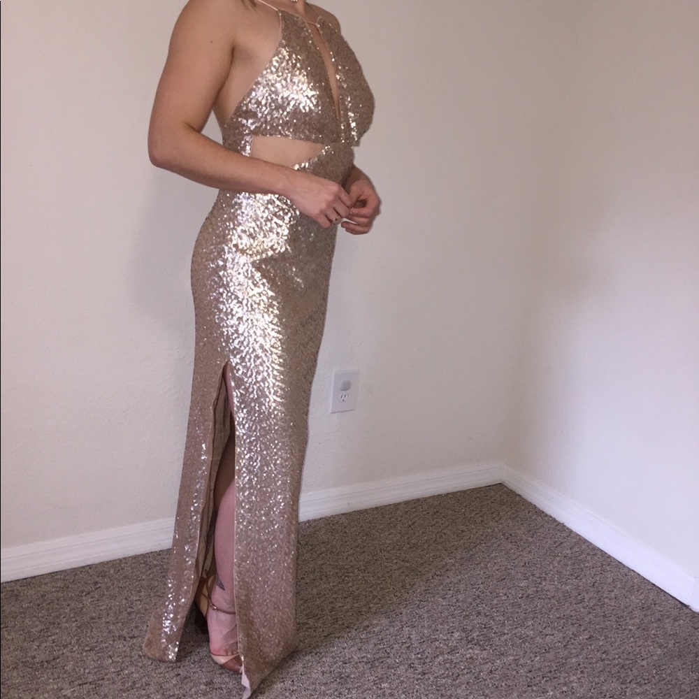 Dressed to party - Picture 2 of 6